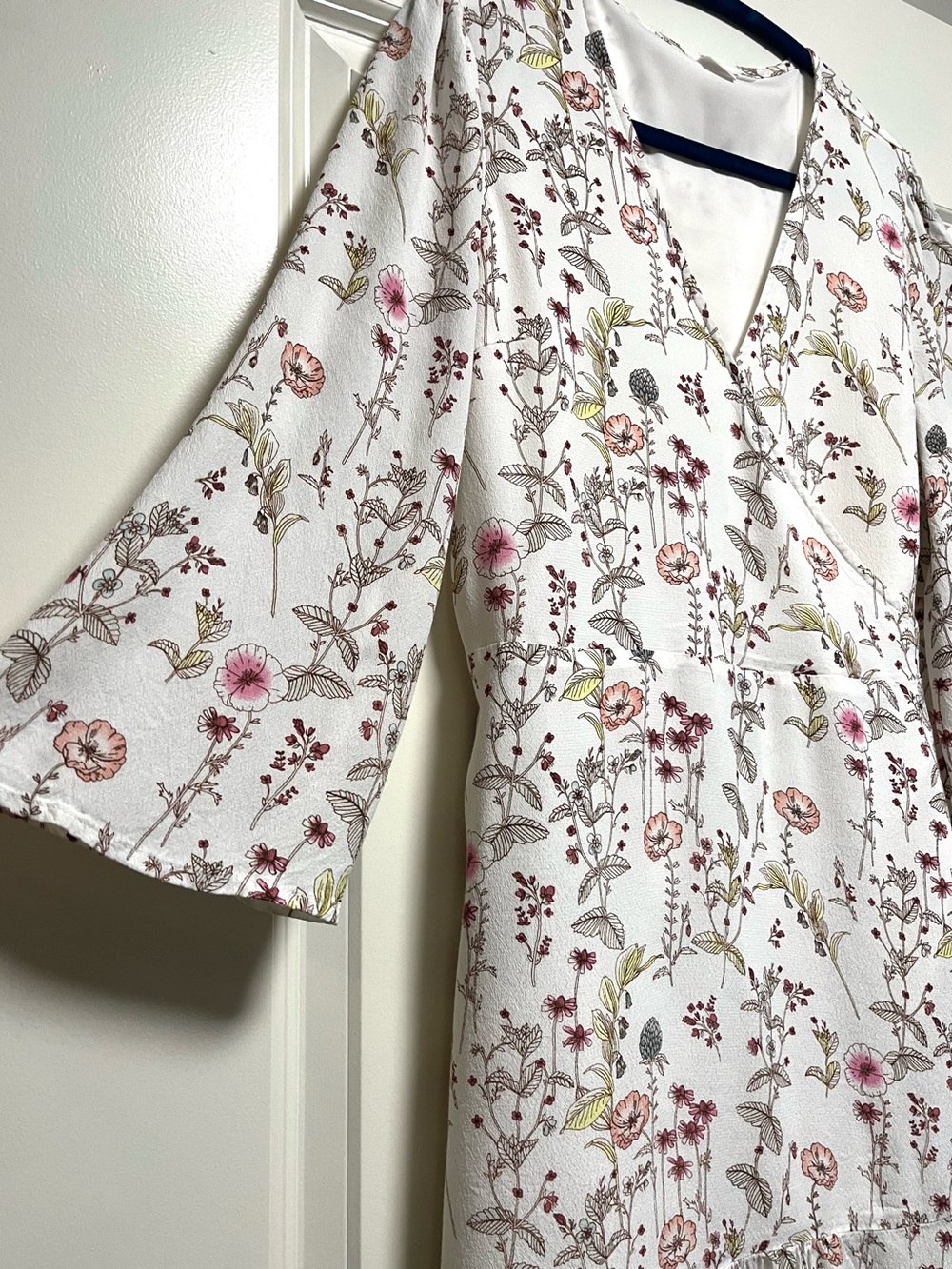 Gap Floral Print Wrap Dress Breezy 3/4 Flutter Sleeve Cream Wildflower Print L